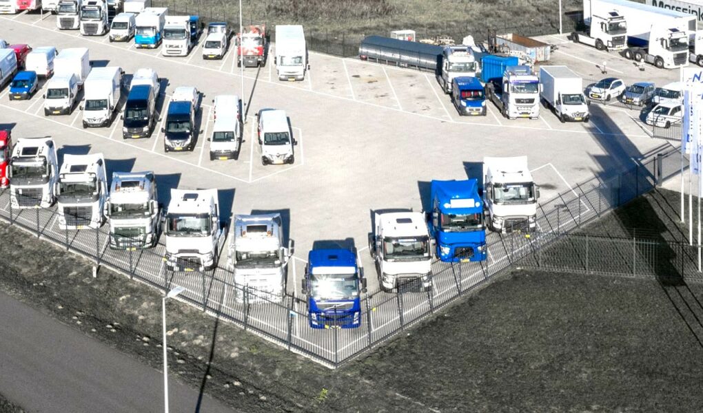 Nijwa Used Trucks: покупка, продажба, внос и износ на използвани камиони, полуремаркета и микробуси
